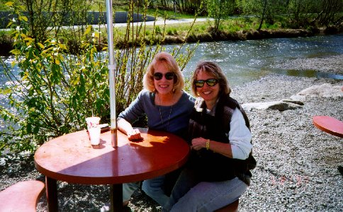 Vicky and Elna at the Arctic Roadrunner