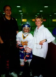 Dick and Robyn Siira, with hockey pro Daniel